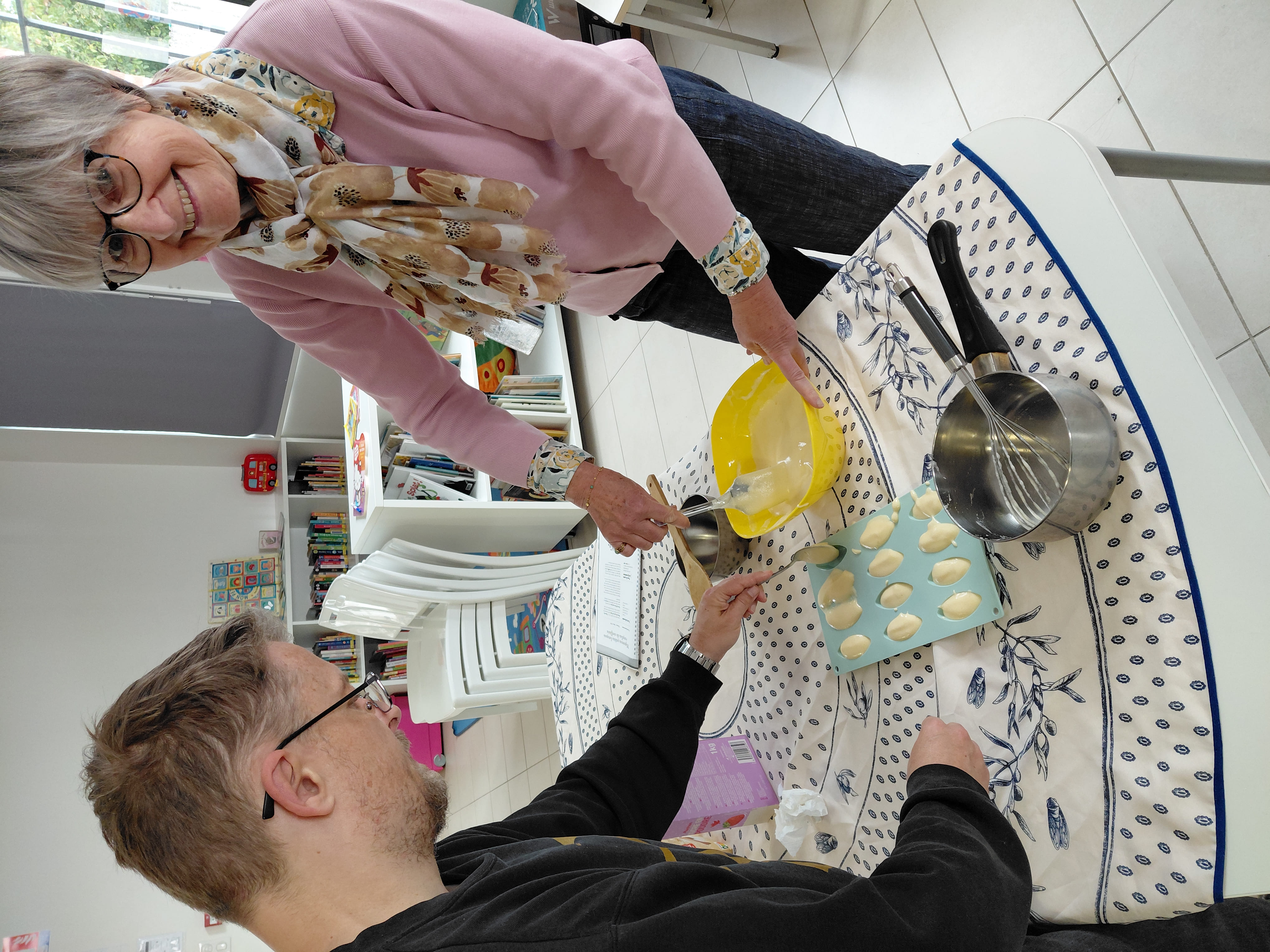 Personnes autour d'ingrédients